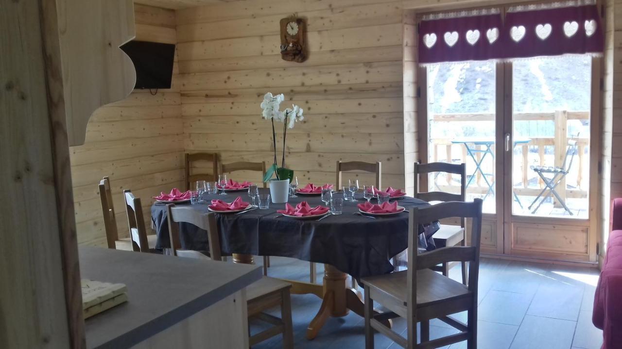 Chalet Le Bois Joli ボヌヴァル・シュル・アルク エクステリア 写真