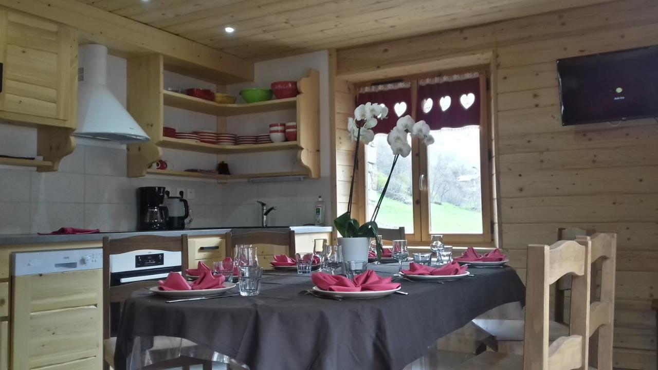 Chalet Le Bois Joli ボヌヴァル・シュル・アルク エクステリア 写真